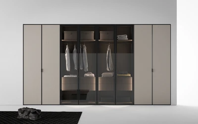 Kleiderschrank mit Glastüren