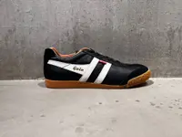 District 5 sneakerstore