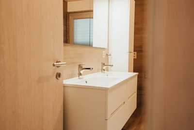 Installation d'un lavabo double dans une nouvelle construction