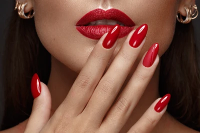 Nagelstudio in Muttenz - TEN NAILS - Nailkosmetik - Red Nails