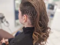 Be Different Hairstyle & Make-up