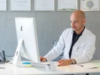 Praxisklinik Dr. med. Rolf Hüsler - Klicken Sie, um das Bild 2 in einer Lightbox vergrössert darzustellen