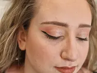 Be Different Hairstyle & Make-up