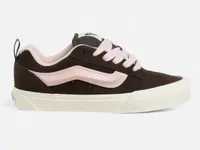 District 5 sneakerstore