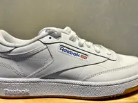 District 5 sneakerstore