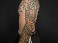 Raketenwacholder Tattoo und Piercing