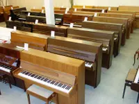 Centre Schmidt Pianos