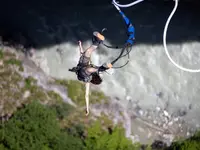 BUNGY NIOUC - Klicken Sie, um das Bild 1 in einer Lightbox vergrössert darzustellen