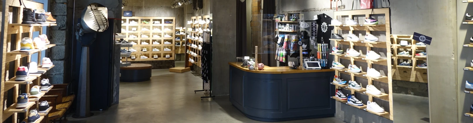 District 5 sneakerstore