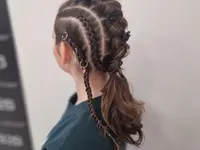 Be Different Hairstyle & Make-up