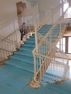 Remise en peinture de barrière d'escalier Avant