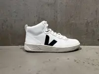 District 5 sneakerstore