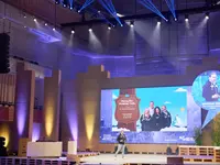 Opera AG