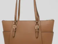 R-b EXCLUSIVITÄT Laura Bühlmann
