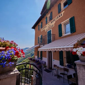 Osteria Manciana con alloggio - facciata