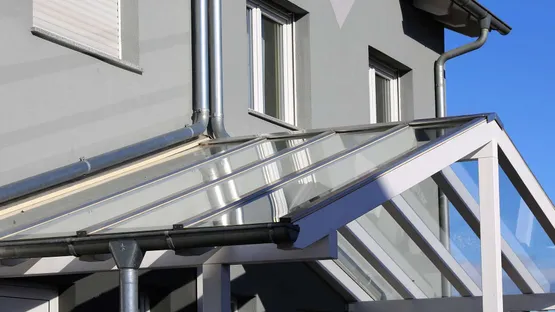 Regenschutz beim Schlüssel suchen