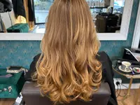 Coiffeur Less is more