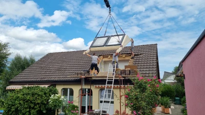 Mehr Sonnenlicht und gleichzeit den Wohnraum erweitern? Rüti Holzbau machts möglich.