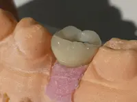 Zahnarzt Dr. med. dent. Franck R. Tolen