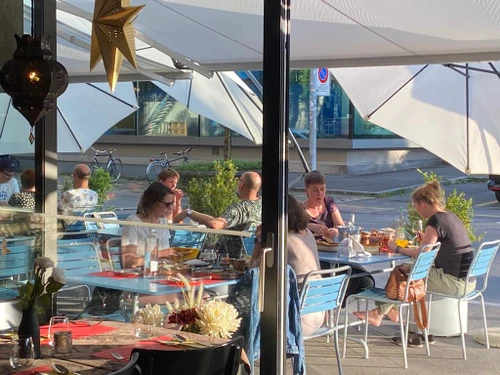 Indian Restaurant Nour - Klicken, um das Panorama Bild vergrössert darzustellen