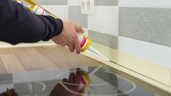 Veraltete Silikonfugen erneuen