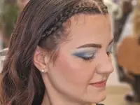 Be Different Hairstyle & Make-up