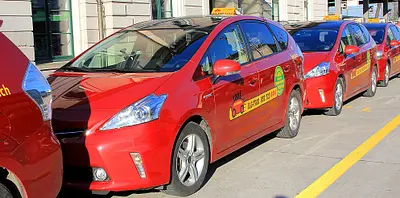 umweltfreundliche Flotte mit 9 Vollhybrid-Taxis