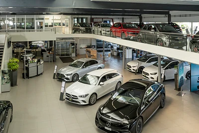 Mercedes-Benz und Fiat, Alfa Romeo, Abarth und Jeep Showroom