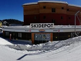 INTERSPORT AROSA / Luzi Sport / Skiverleih / Snowboardverleih / Skidepot – click to enlarge the panorama picture