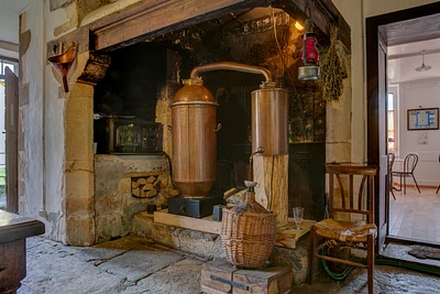 Local de distillation dans l'ancienne cuisine