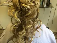 Salon Retro Coiffure – click to enlarge the image 4 in a lightbox