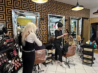 VANESSA HAIR & NAILS spa - Parrucchiere e Salone per signora/e estetica e onicotecnica - cliccare per ingrandire l’immagine 29 in una lightbox
