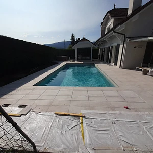 Remplacement complet du carrelage de piscine et terrasse