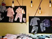 Les copains d'Aline - Vêtements, chaussures enfants et bébé - Coppet - Terre Sainte – click to enlarge the image 2 in a lightbox