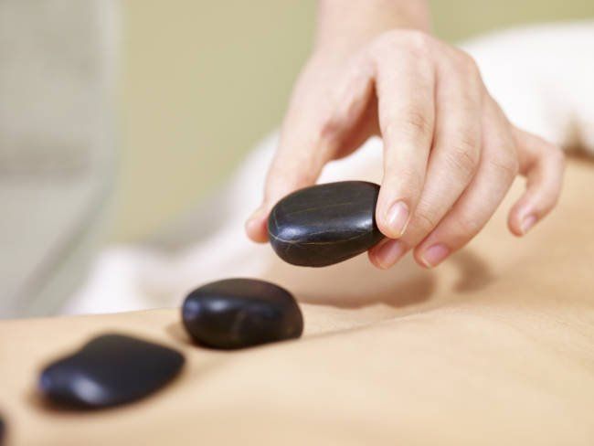 Hot-Stone- Massage bis 1 März gratis zu Übungszwecken