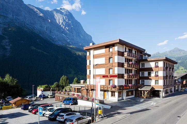 Aussenaufnahme Sommer Hotel Spinne Grindelwald