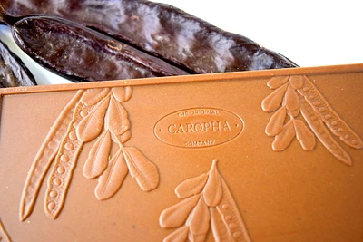 Caropha - die führende nachhaltige Schokoladenalternative aus Carob ist frei von Palmöl, Koffein, Kristallzucker, Theobromin und vegan, glutenfrei sowie diabetikerfreundlich.