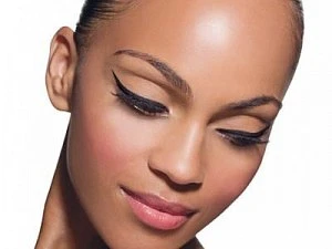 Augenbrauen und Lippen Permanent Make-Up - Beauty Schminke