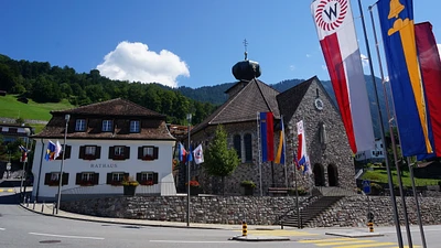 Rathaus mit Pfarrkirche