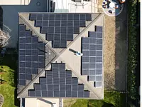 1000 Sonnen-Dächer Swiss AG - Klicken Sie, um das Bild 2 in einer Lightbox vergrössert darzustellen