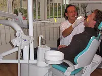 Zahnprothetik Elmiger Lachen - Klicken Sie, um das Bild 1 in einer Lightbox vergrössert darzustellen
