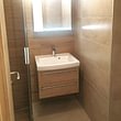 Salle de bain moderne et chaleureuse