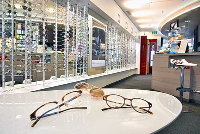 Plus de 3000 lunettes en exposition