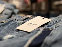 Jeans Shop - cliccare per ingrandire l’immagine 13 in una lightbox