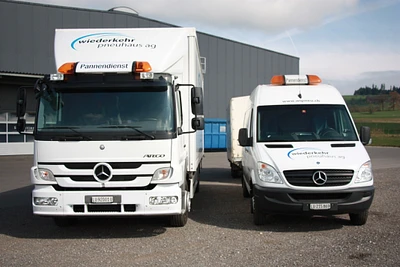 Unsere Servicefahrzeug-Flotte steht bereit für Panneneinsätze oder auch Montagen vor Ort.