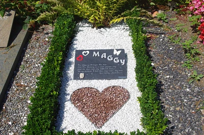 Maggy - La pierre tombale autrement - 1807 Blonay - ardoise sur tombe corps