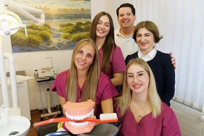 Team - Zahnarztpraxis Lächeln und Beissen in Herisau