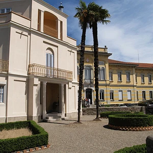 Casa Croci, oggi Museo del Trasparente e Palazzo comunale, sede del Municipio e di vari uffici amministrativi.