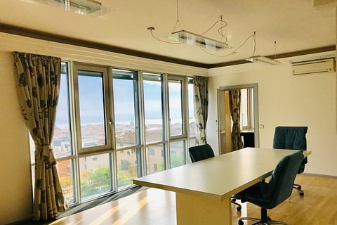 Exclusive PENTHOUSE / Office - LAKE View