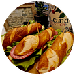 gefüllte Sandwiches mit Schinken, Salami oder Käse